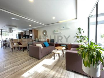 En venta casa con patio en conjunto privado. Sector Tumbaco