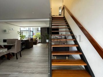 En venta casa con patio en conjunto privado. Sector Tumbaco