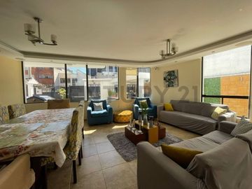 En venta casa con patio. Sector Jipijapa