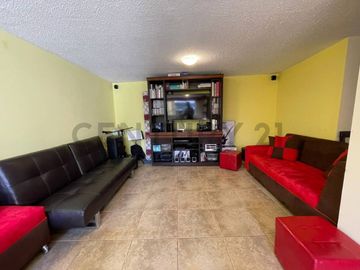 En venta casa con patio. Sector Jipijapa