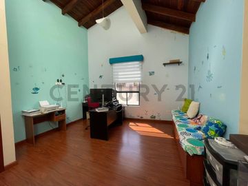 En venta casa con patio. Sector Jipijapa