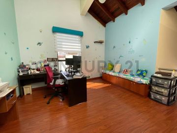 En venta casa con patio. Sector Jipijapa