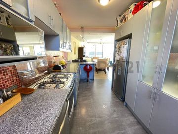 En venta casa con patio. Sector Jipijapa