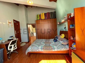 En venta casa con patio. Sector Jipijapa
