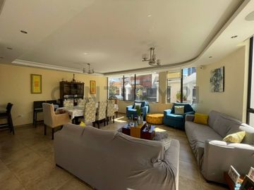 En venta casa con patio. Sector Jipijapa