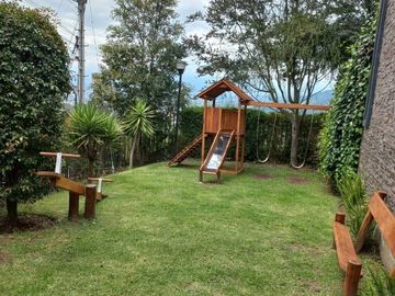VENTA CASA 6 DORMITORIOS EN CUMBAYÁ DENTRO CONJUNTO (2 DORMITORIOS PLANTA BAJA)