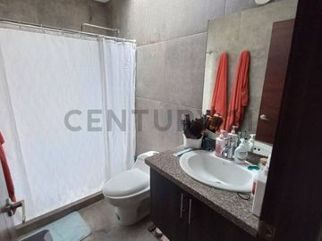 VENTA CASA 6 DORMITORIOS EN CUMBAYÁ DENTRO CONJUNTO (2 DORMITORIOS PLANTA BAJA)
