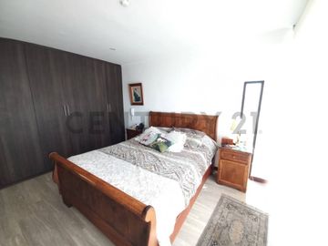 VENTA CASA 6 DORMITORIOS EN CUMBAYÁ DENTRO CONJUNTO (2 DORMITORIOS PLANTA BAJA)