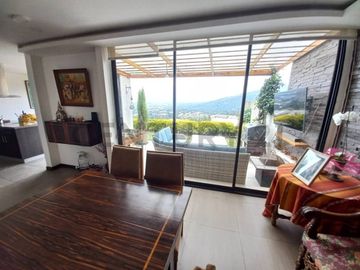VENTA CASA 6 DORMITORIOS EN CUMBAYÁ DENTRO CONJUNTO (2 DORMITORIOS PLANTA BAJA)