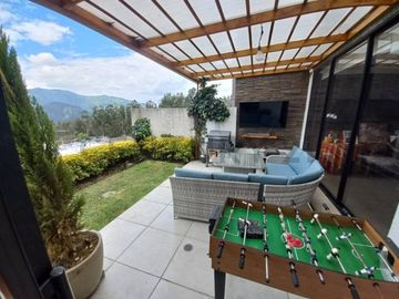 VENTA CASA 6 DORMITORIOS EN CUMBAYÁ DENTRO CONJUNTO (2 DORMITORIOS PLANTA BAJA)