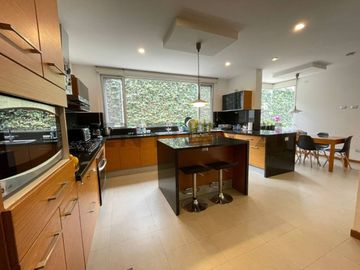 En venta casa con terreno. Sector Nayón