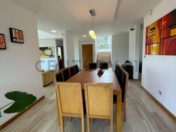 En venta casa con terreno. Sector Nayón