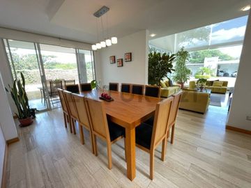 En venta casa con terreno. Sector Nayón
