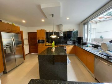 En venta casa con terreno. Sector Nayón