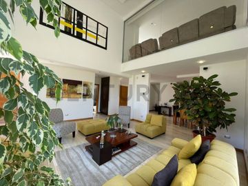 En venta casa con terreno. Sector Nayón