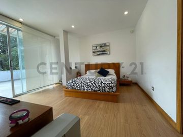 En venta casa con terreno. Sector Nayón
