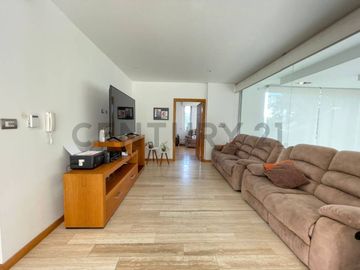 En venta casa con terreno. Sector Nayón