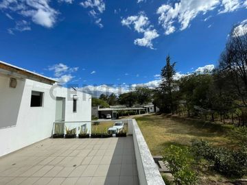 En venta casa con terreno. Sector Nayón
