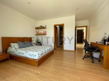 En venta casa con terreno. Sector Nayón