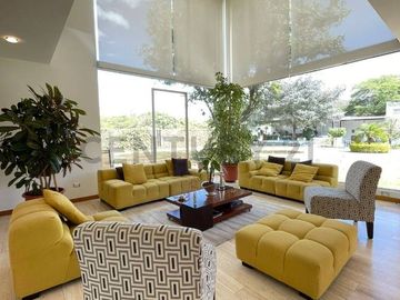 En venta casa con terreno. Sector Nayón
