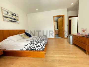 En venta casa con terreno. Sector Nayón