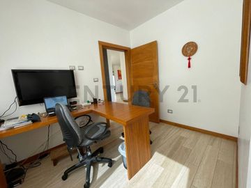 En venta casa con terreno. Sector Nayón