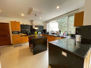 En venta casa con terreno. Sector Nayón