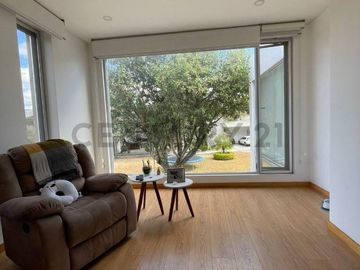 En venta casa con terreno. Sector Nayón