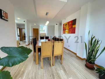 En venta casa con terreno. Sector Nayón
