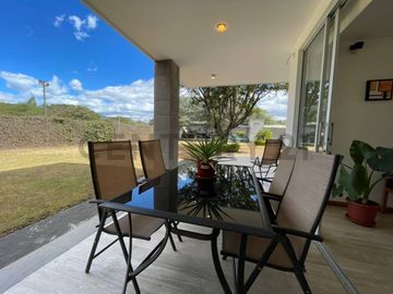 En venta casa con terreno. Sector Nayón
