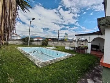 Venta de terreno 2.463 m² con casa de 200 m²