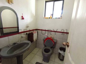 Venta de terreno 2.463 m² con casa de 200 m²
