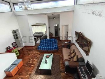 Venta de terreno 2.463 m² con casa de 200 m²