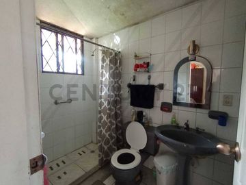 Venta de terreno 2.463 m² con casa de 200 m²