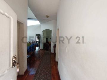 Venta de terreno 2.463 m² con casa de 200 m²