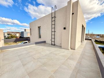 Casa a Estrenar en B° Privado 