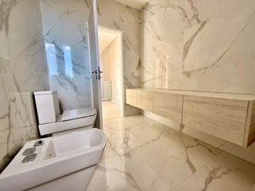 Casa a Estrenar en B° Privado 