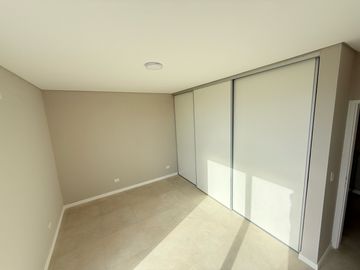 Casa a Estrenar en B° Privado 