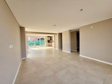Casa a Estrenar en B° Privado 