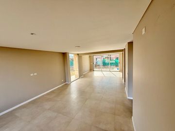 Casa a Estrenar en B° Privado 