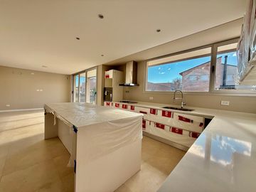 Casa a Estrenar en B° Privado 
