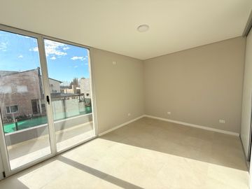 Casa a Estrenar en B° Privado 