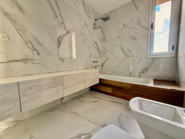 Casa a Estrenar en B° Privado 