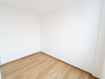 Venta de moderno tríplex en Santa Catalina –  límite con San Borja