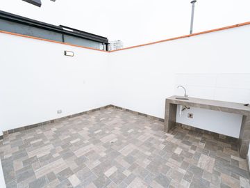 Venta de moderno tríplex en Santa Catalina –  límite con San Borja