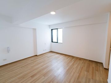 Venta de moderno tríplex en Santa Catalina –  límite con San Borja