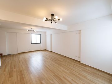Venta de moderno tríplex en Santa Catalina –  límite con San Borja