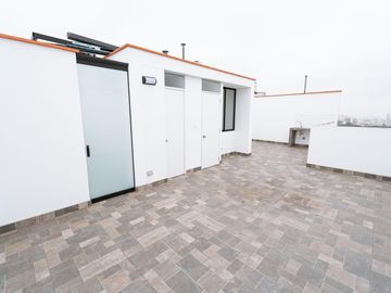 Venta de moderno tríplex en Santa Catalina –  límite con San Borja