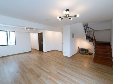 Venta de moderno tríplex en Santa Catalina –  límite con San Borja