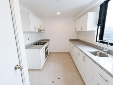 Venta de moderno tríplex en Santa Catalina –  límite con San Borja